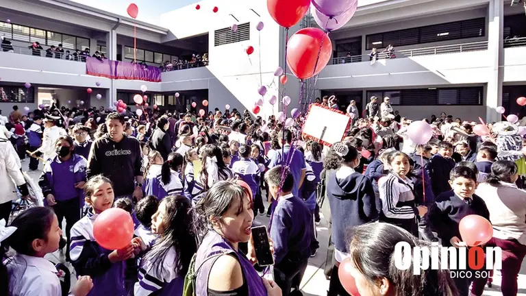 La inauguraci&oacute;n de infraestructura en la unidad educativa 27 de Mayo./ DICO SOL&Iacute;S