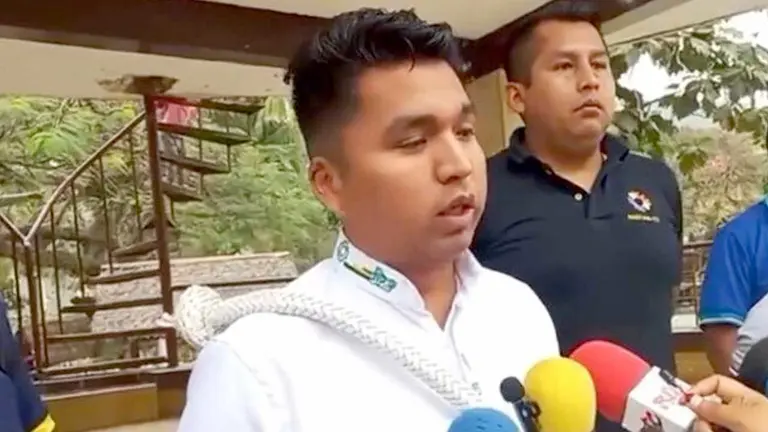 El secretario general de la Federación Departamental de Comunidades Interculturales de La Paz, Wilmer Pari, en contacto con la prensa./ ABI