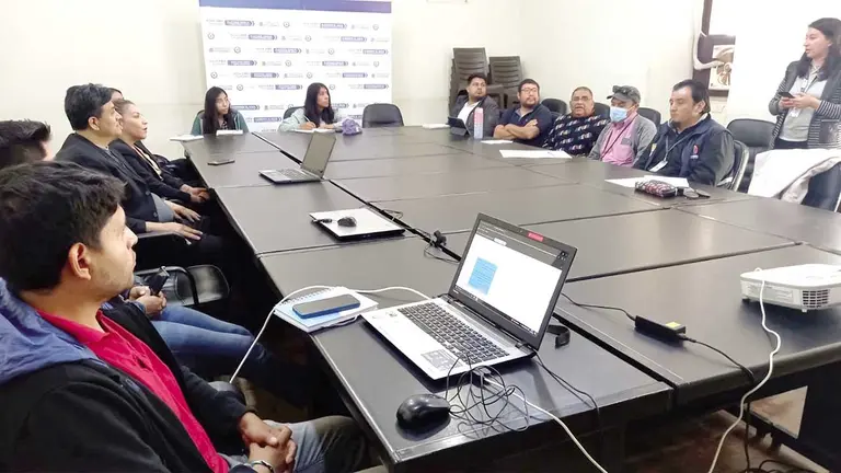 Representantes de municipios del Valle Alto en una reuni&oacute;n./ GOBERNACI&Oacute;N