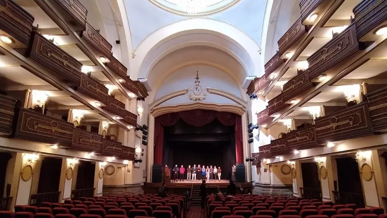 El emblem&aacute;tico Teatro Jos&eacute; Mar&iacute;a de Ach&aacute;. DICO SOL&Iacute;S