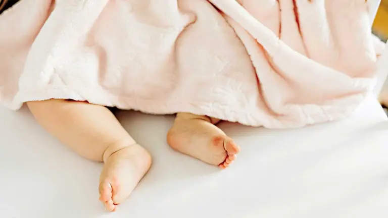 Fotograf&iacute;a ilustrativa de los pies de una beb&eacute;./ PEXELS