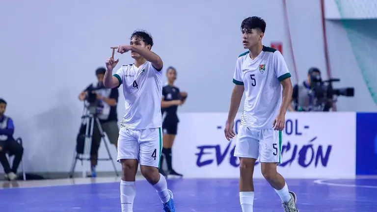 Una jugada del partido pasado de la selecci&oacute;n nacional./ FUTSAL APF
