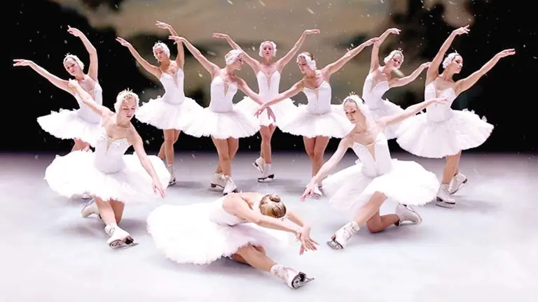 Elenco del Ballet de Mosc&uacute; sobre Hielo en escenario./ CORTES&Iacute;A