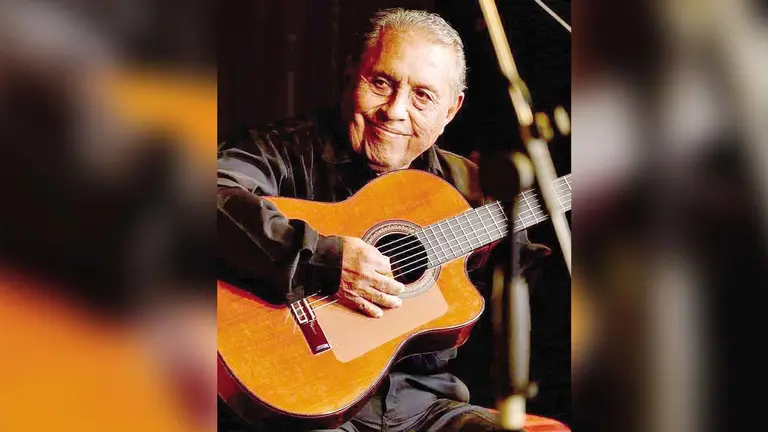 Enrique Paredes, el artista reconocido por interpretar la concertina./ FACEBOOK