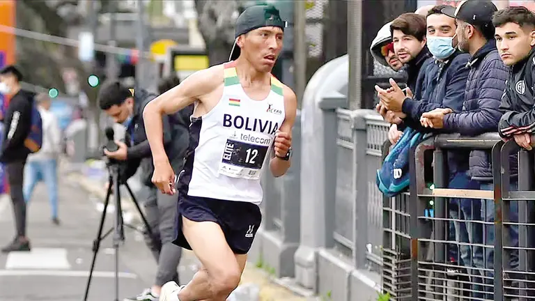 H&eacute;ctor Garibay, fondista boliviano./ INFOBAE