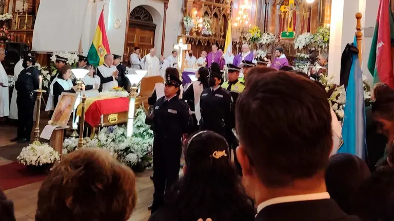 La misa se lleva a cabo en el templo Sagrado Coraz&oacute;n del Colegio San Calixto, en la ciudad de La Paz. Urgente.bo