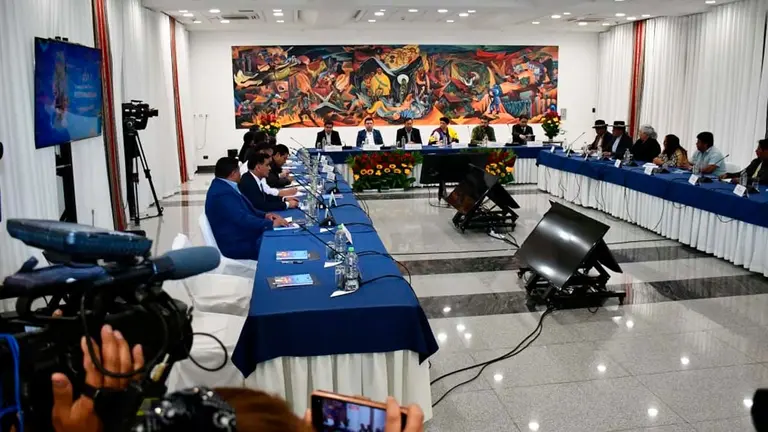 El presidente del Estado Luis Arce se reuni&oacute;n con Gobernadores de todo el pa&iacute;s. APG