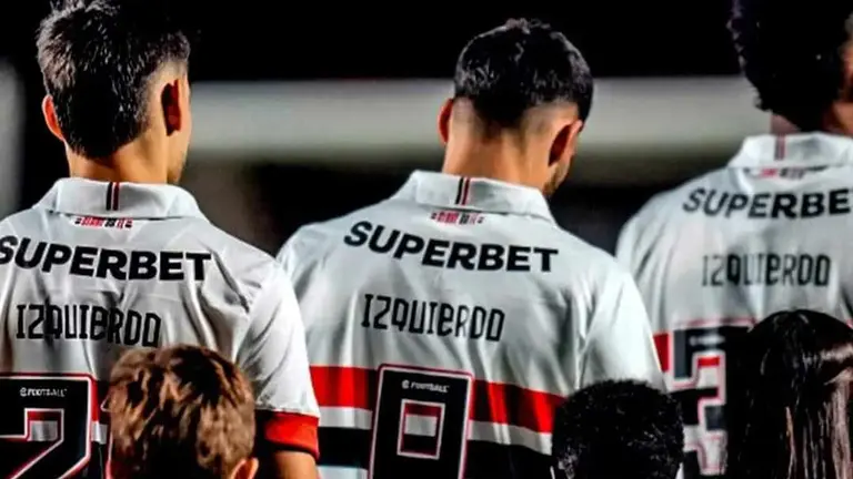 Jugadores del Sao Paulo rinden homenaje a Juan Izquierdo. ESPN FANS. 
