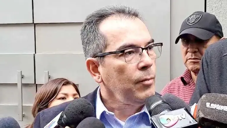 El gobernador en ejercicio de Santa Cruz, Mario Aguilera tras abandonar la Casa Grande del Pueblo./ ERBOL