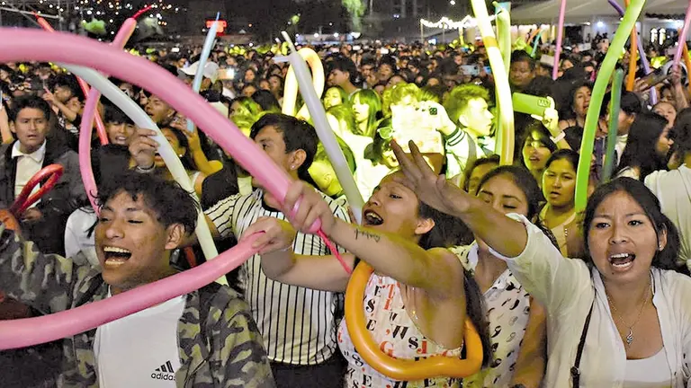 El público disfrutando de la música en la primera versión de Cocha Fest./ ARCHIVO