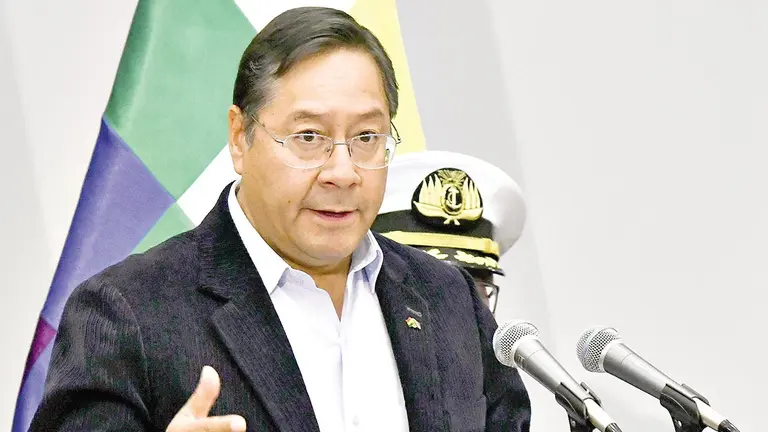 El presidente Luis Arce, en una aparici&oacute;n ante los medios./ APG