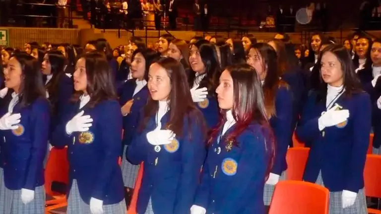 Graduaci&oacute;n de la promoci&oacute;n de la alumna Juanita Castillo en el Sans Fa&ccedil;on en 2015. Este colegio privado religioso anunci&oacute; su cierre este 2024./ TOMADA DE BBC