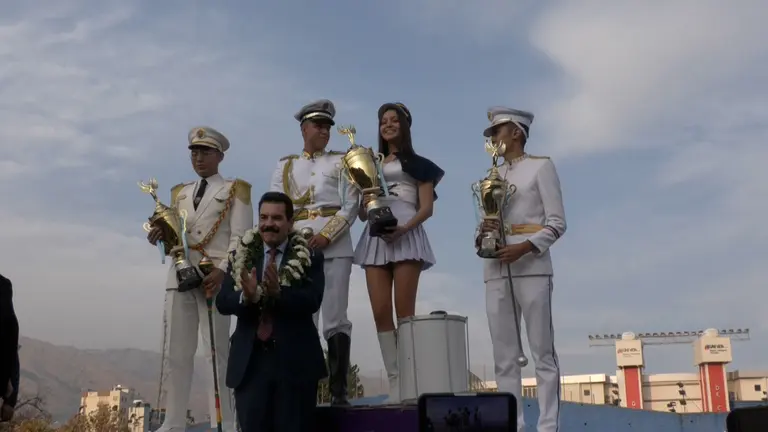 El Alcalde junto a participantes del concurso. ALCALD&Iacute;A DE COCHABAMBA