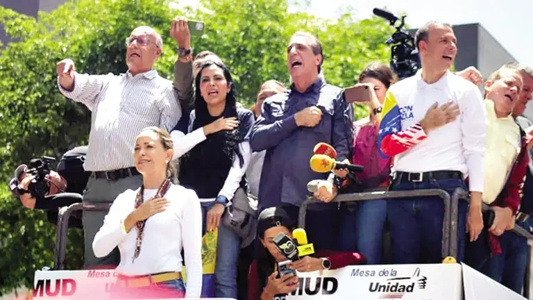 Figuras opositoras venezolanas denuncian persecuci&oacute;n del r&eacute;gimen de Maduro./ RRSS