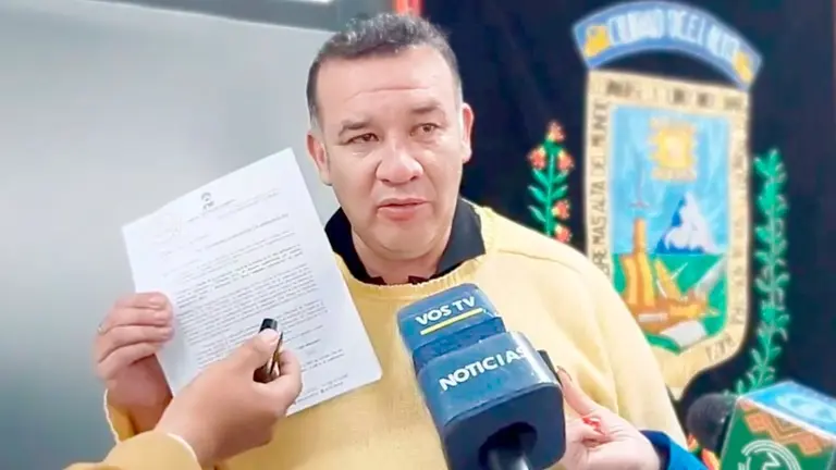 El director ejecutivo del INE, Humberto Arandia, brinda declaraciones a los medios./ INE