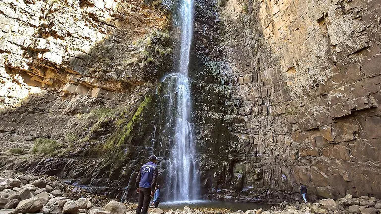 Caídas de agua, lagunas y un espacio similar a un salar son parajes que convocan a visitantes del país. También hay cabañas para pernoctar./ DICO SOLÍS