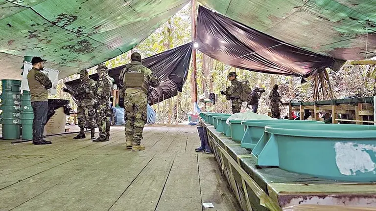 La Fuerza Especial de Lucha Contra el Narcotr&aacute;fico (FELCN), destruye mega laboratorio de drogas, en Isinuta./ FELCN