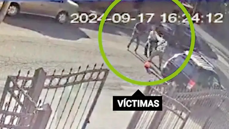 Las c&aacute;maras registran el momento del atraco./ RED UNO