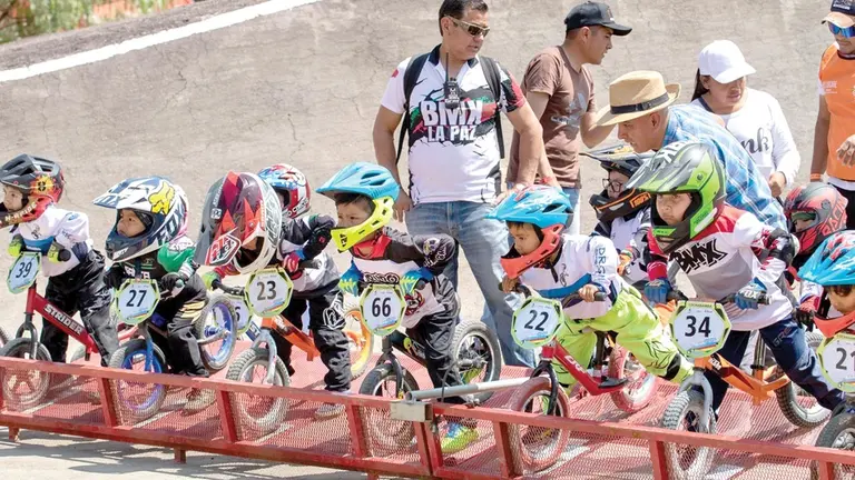 Corredores en el Nacional de BMX Bolivia Bago realizado en la Llajta. / GAMC