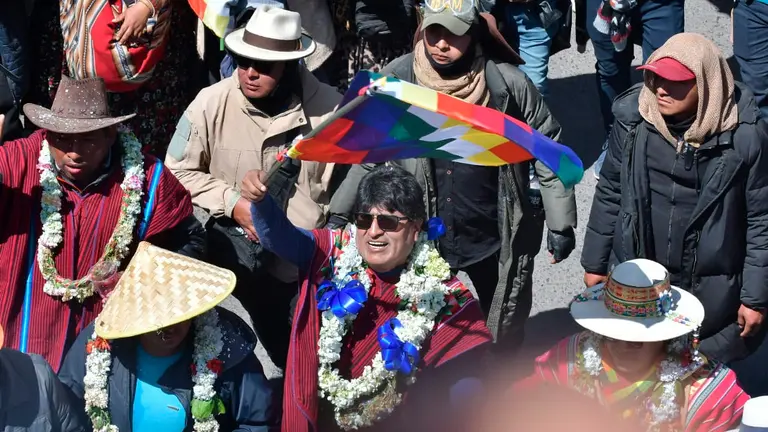 Evo Morales en medio de la marcha que lleg&oacute; a La Paz esta ma&ntilde;ana. APG
