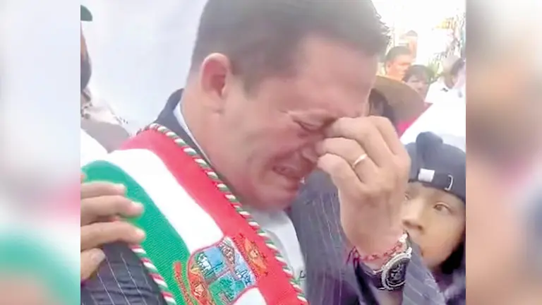 El alcalde de San Rafael, Jorge Vargas, se quiebra en llanto en ocasión de la efeméride de Santa Cruz./ CAPTURA DE PANTALLA