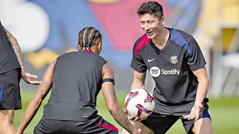 Robert Lewandowski entrenando con el Barcelona./ FC BARCELONA