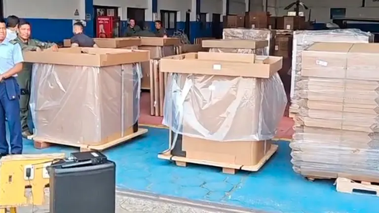 Parte del segundo lote de &ldquo;Cajas Guardi&aacute;n&rdquo; que se emplear&aacute;n para sofocar los incendios en Santa Cruz./  TOMADA DE ABI