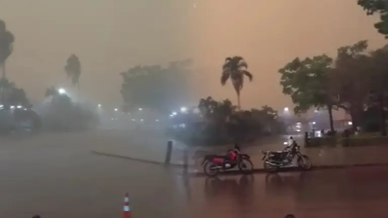 Lluvia en Concepci&oacute;n, en Santa Cruz, durante este jueves. RRSS