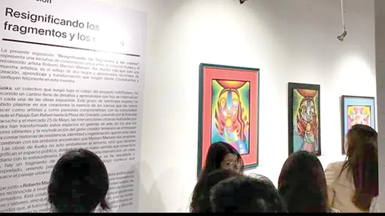 Montaje de la muestra &lsquo;Resignificando los Fragmentos y Colores&rsquo;./ CORTES&Iacute;A
