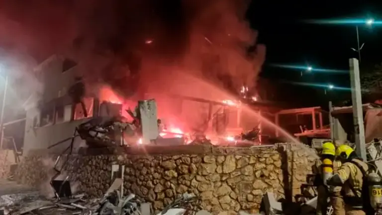 Hezbol&aacute; atac&oacute; con cohetes la ciudad de Safed./ TOMADA DE BBC