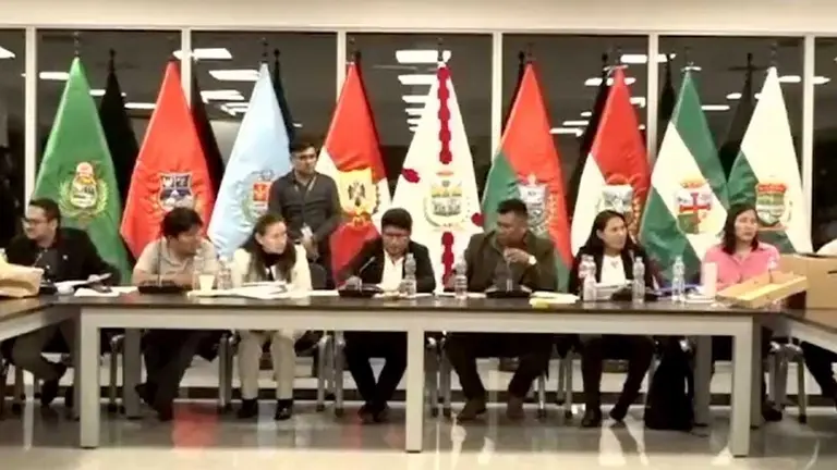 Comisión Mixta de Justicia Plural, en pleno trabajo./ ERBOL