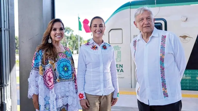Claudia Sheinbaum (c) y Andr&eacute;s Manuel L&oacute;pez Obrador, en un reciente acto p&uacute;blico./ RRSS