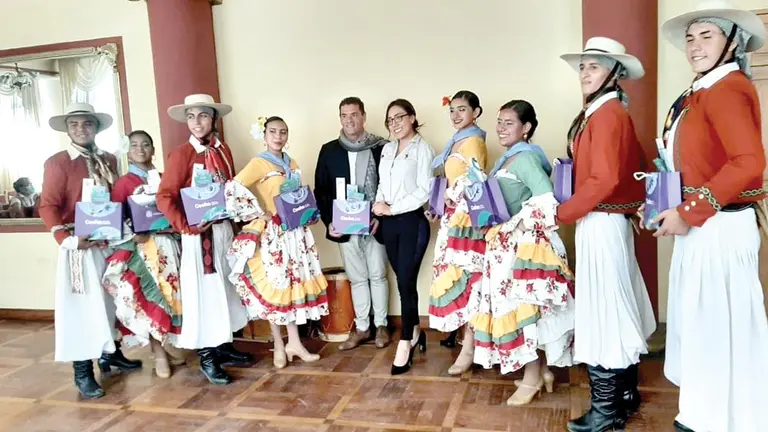 Miembros de la academia de danza &lsquo;Sentimientos de mi Tierra&rsquo;./ RRSS, ACADEMIA DE DANZA SENTIMIENTOS DE MI TIERRA