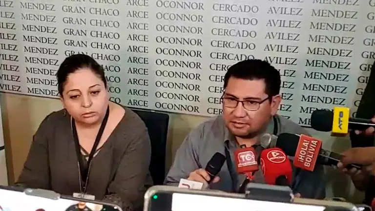 Miguel &Aacute;ngel Tapia, el fiscal departamental de Tarija, junto a la fiscal Pamela Ovando. Foto: captura video