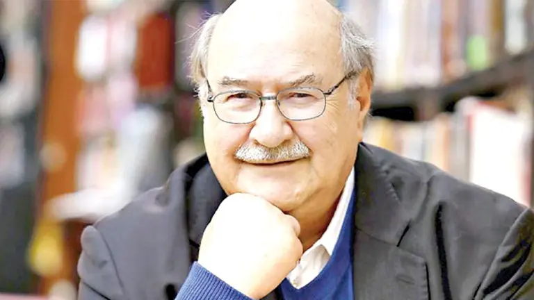 El escritor chileno Antonio Sk&aacute;rmeta./ UNIVERSIDAD DE CHILE