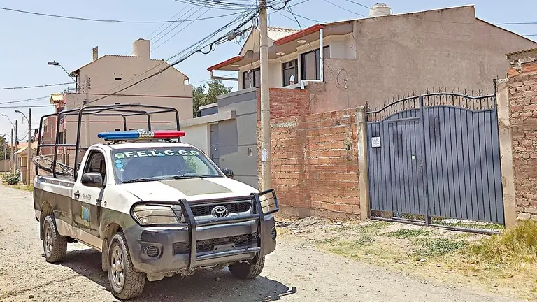 La Polic&iacute;a llev&oacute; a cabo un operativo para localizar al profesor denunciado en 
Quillacollo y se constituy&oacute; en su domicilio./ MARIELA COSS&Iacute;O