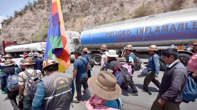 Un punto de bloqueo, en la zona de Parotani./ DICO SOLÍS