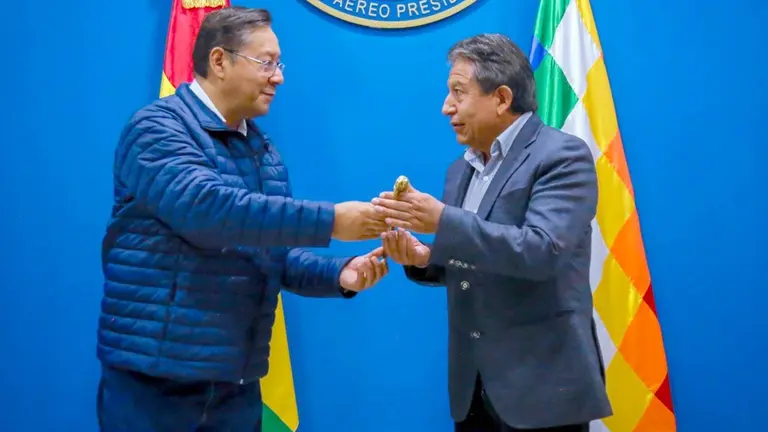 El presidente del Estado, Luis Arce, dejó el bastón de mando al vicepresidente David Choquehuanca./ @LuchoXBolivia