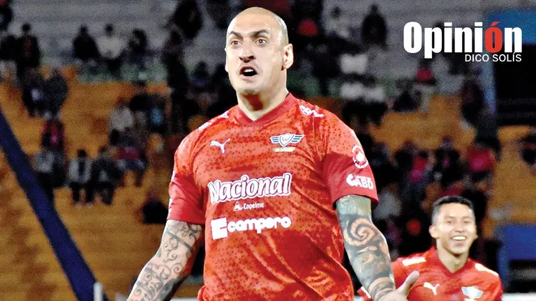 Ariel Nahuelp&aacute;n festeja una conquista para el Imperio Escarlata./ DICO SOL&Iacute;S