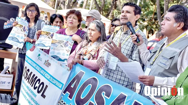 Miembros de operadoras de agua potable del Eje Metropolitano, este 23 de octubre./ DICO SOL&Iacute;S