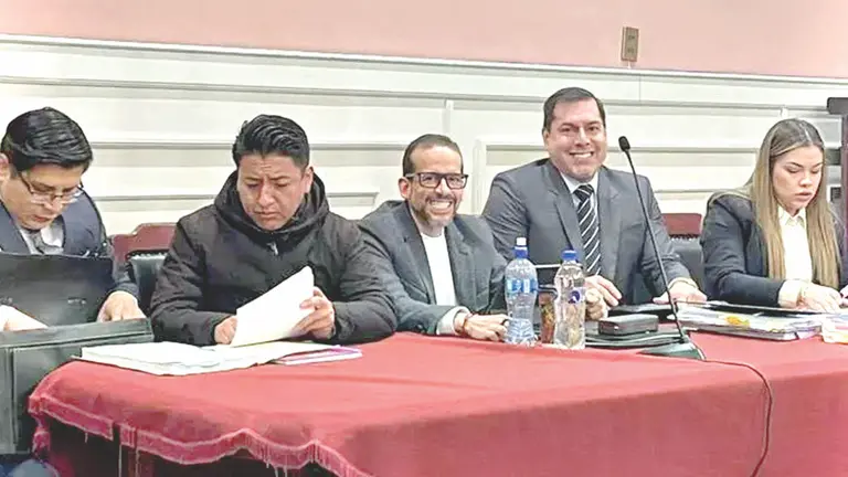 Luis Fernando Camacho y el exc&iacute;vico potosino Marco Antonio Pumari. / EL DEBER