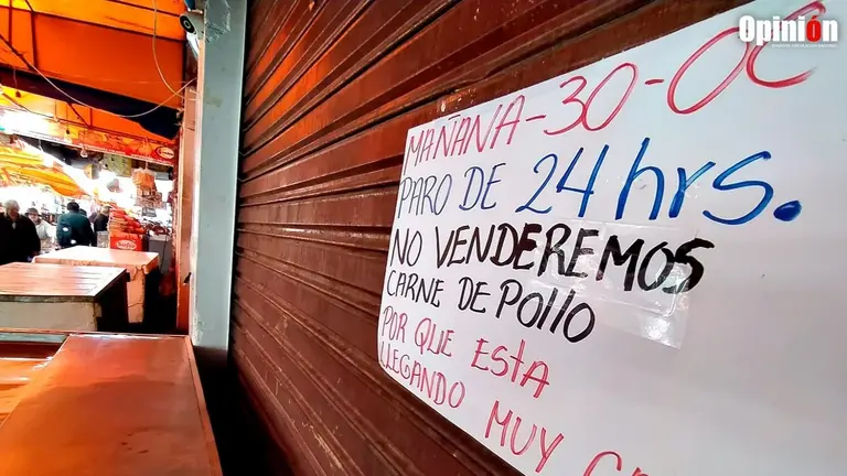 Vendedores de pollo en paro por escases ante la crisis por los bloqueos. DICO SOL&Iacute;S.