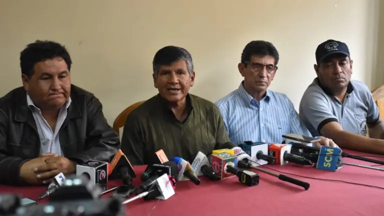 Dirigentes del transporte en Cochabamba se pronuncian sobre los bloqueos. NO&Eacute; PORTUGAL