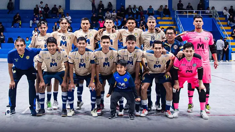 Plantel de V&iacute;ctor Muriel, en un partido pasado. VM
