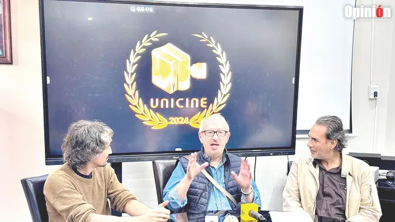 De izquierda a derecha, Martín Boulocq, Paolo Agazzi y Christian Castillo en el Festival Unicine 2024./ ALEJANDRO ORELLANA