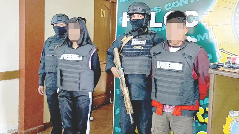 Jhonatan G.M. y Silvia V., detenidos por el secuestro de un niño. / MARIELA COSSÍO