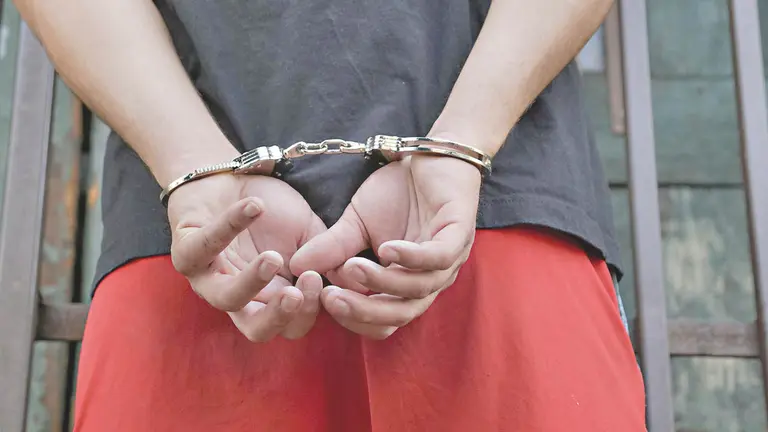 Imagen referencial de un detenido./ PEXELS