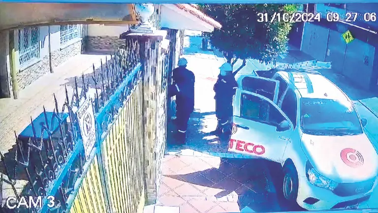 C&aacute;mara de vigilancia capta a los delincuentes. / CORTES&Iacute;A