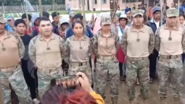 Militares tomados como rehenes en Villa Tunari. CAPTURA DE PANTALLA.