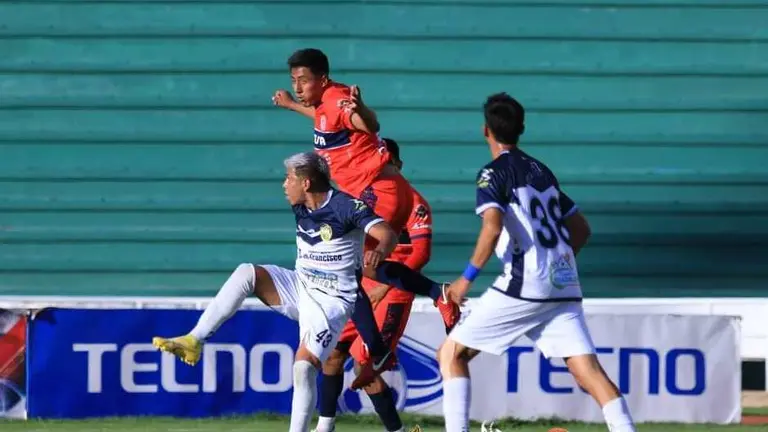 La U de Sucre se mantiene con vida en la Simón Bolívar. CLUB DEPORTIVO UNIVERSITARIO DE SUCRE.
